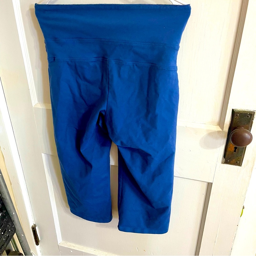 Under Armor- All Season Gear Wide Leg Crop Leggings - Picture 2 of 6